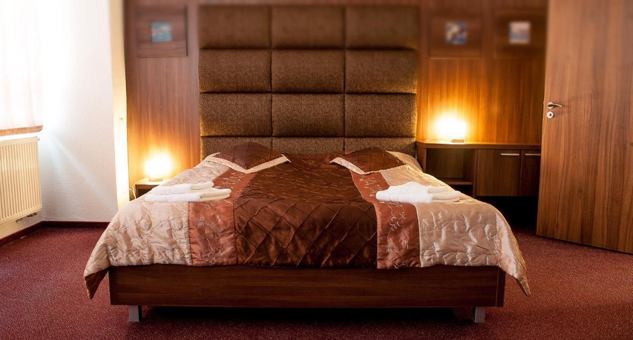Hotel Branc, Garni เซนิซา ภายนอก รูปภาพ
