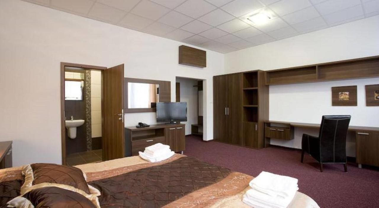 Hotel Branc, Garni เซนิซา ภายนอก รูปภาพ